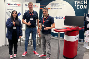 Drei Mitarbeiter von Laserteile4you auf dem Messestand auf der TECH.CON Messe