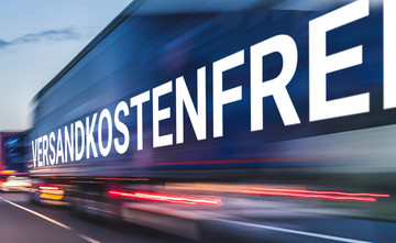 LKW mit Aufschrift "Versandkostenfrei"
