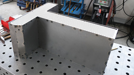 Buchstabe "T" aus Metall gefertigt