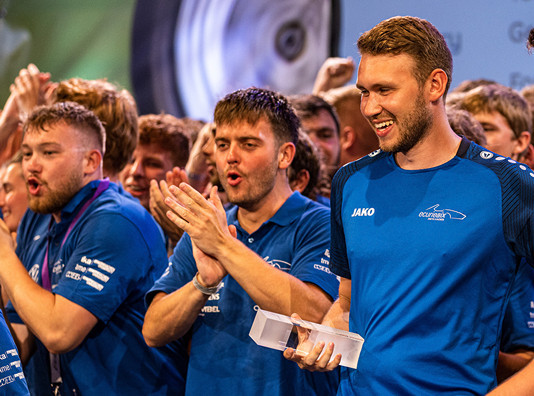 Das Team 2022/2023 der Ecurie Aix jubelt