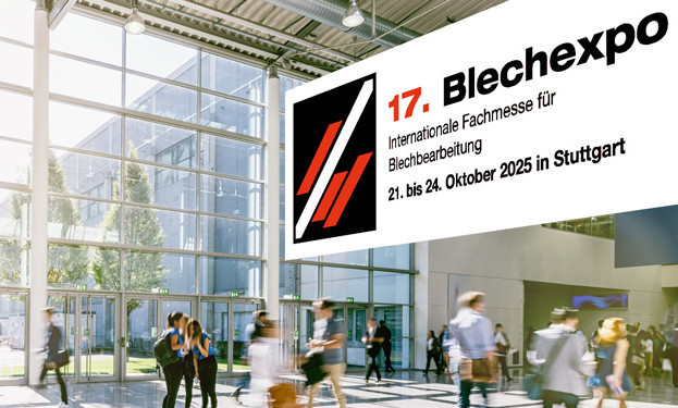 Messehalle mit Ankündigungstafel 17. Blechexpo