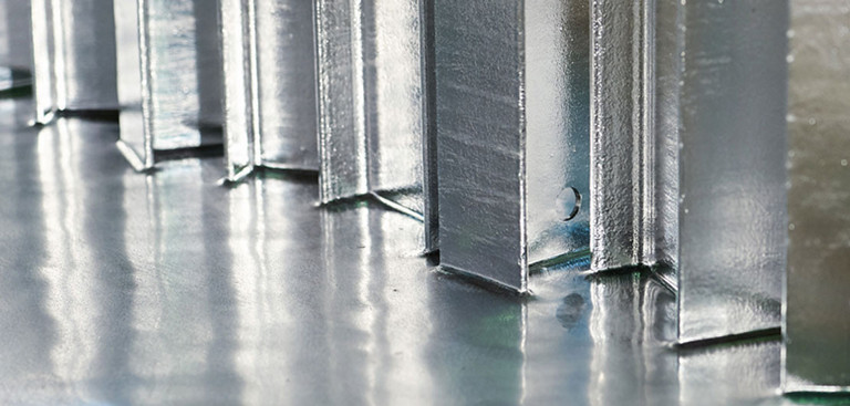 Galvanisch verzinkte Metallteile