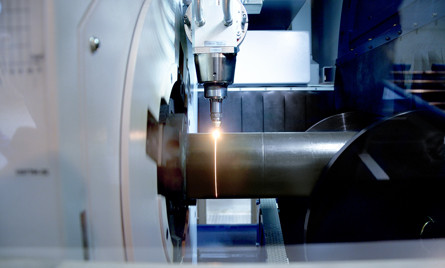 Rohrlaseranlage schneidet rundes Rohr