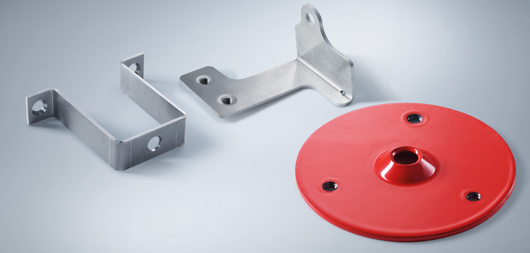 3 Blechteile mit verschiedenen Bearbeitungen z.B. Kantungen, Pulverbeschichtung, Senkungen und Gewinde