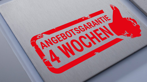 Schrift "Angebotsgarantie 4 Wochen" auf Metallplatte